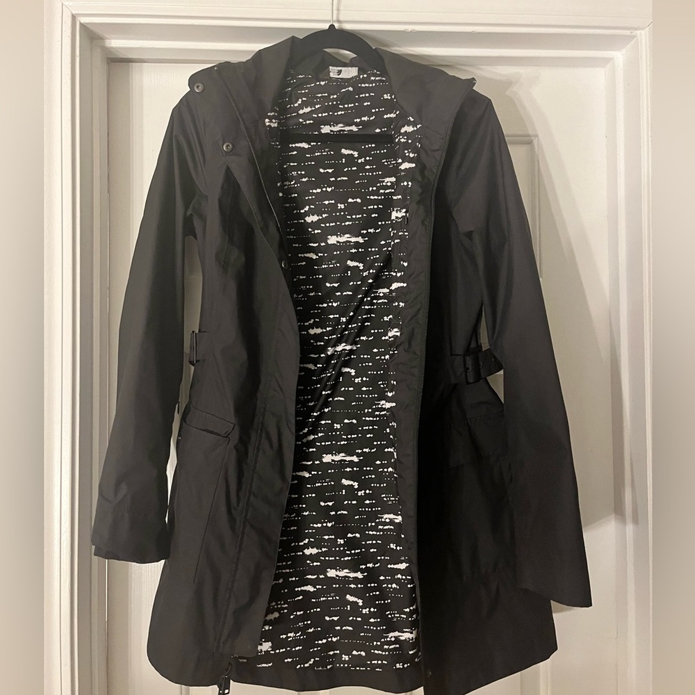 The North Face Women’s Black Rain Jacket size Small